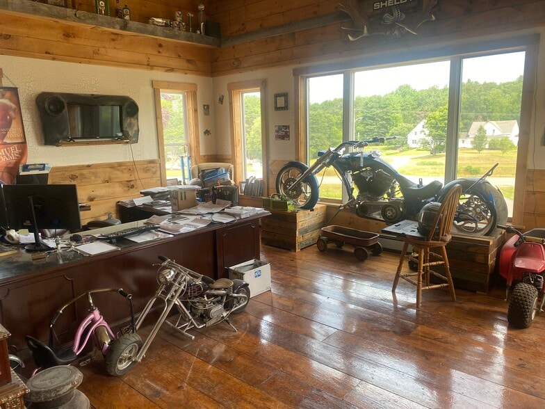 More Photos Of 17 Dodge Rd, Edgecomb Light Manufacturing For Sale