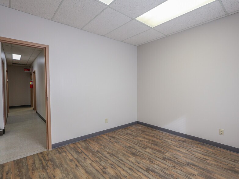 More Photos Of 5003 47 st, Stettler Office For Lease