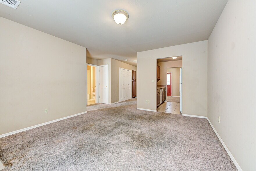 More Photos Of 713 S Locust St, Guthrie Apartments For Sale