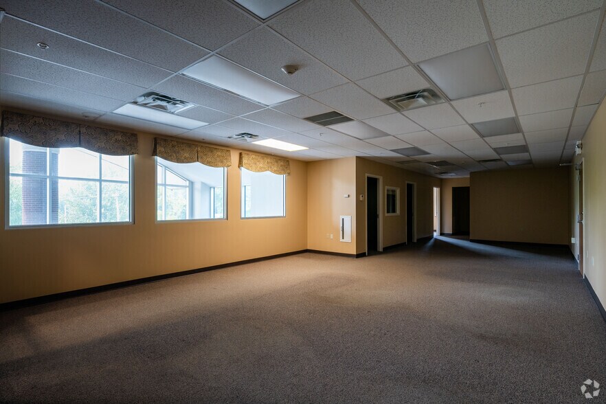 More Photos Of 3950 E Robinson Rd, Amherst Medical For Lease
