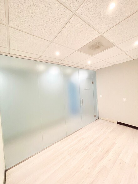More Photos Of 67 Holly Hill Ln, Greenwich Office For Sale