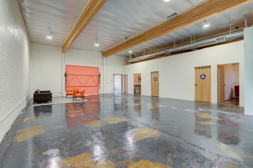 More Photos Of 2616 W Jefferson Blvd, Los Angeles Showroom For Sale