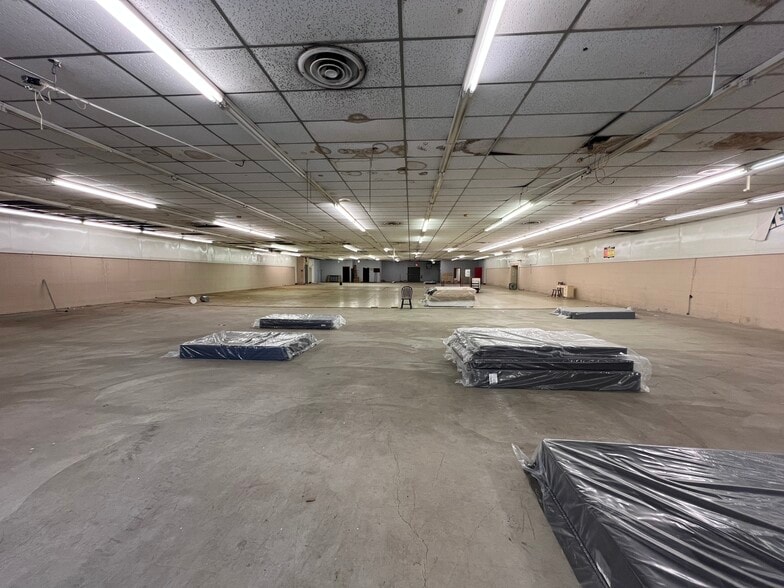 More Photos Of 127 W 7th St, Connersville Freestanding For Sale