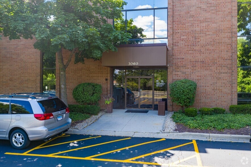 More Photos Of 3060-3080 Ogden Ave, Lisle Unknown For Lease