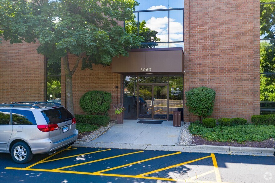 More Photos Of 3060-3080 Ogden Ave, Lisle Unknown For Lease