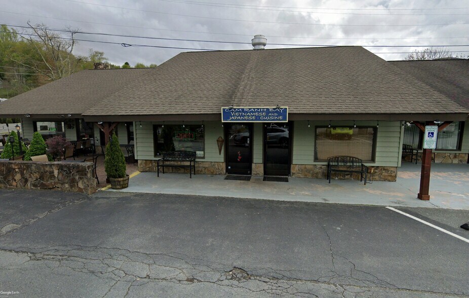 More Photos Of 110 High Country Sq, Banner Elk General Retail For Lease