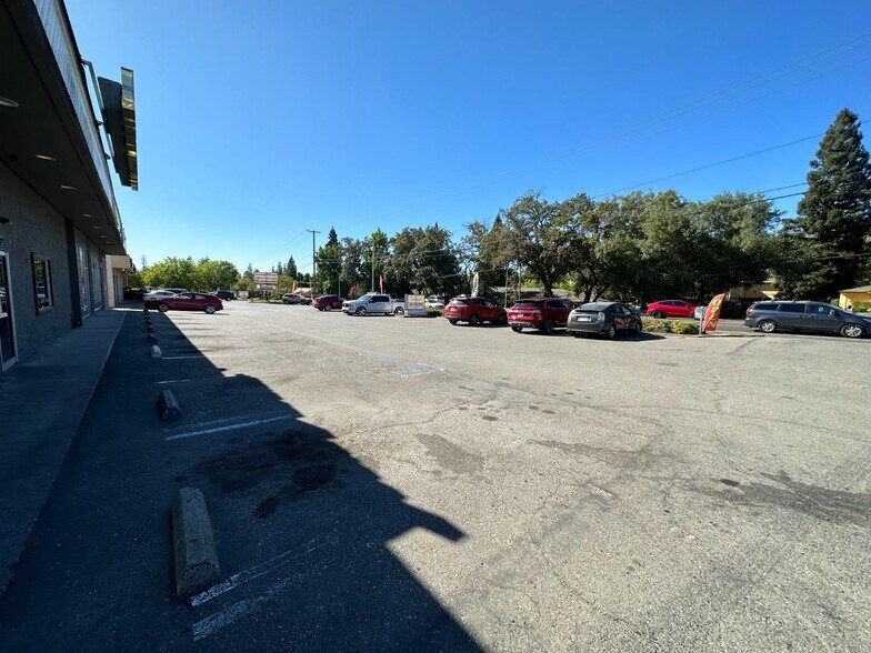 More Photos Of 9220-9222 Greenback Ln, Orangevale General Retail For Sale