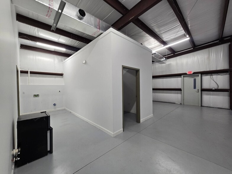 More Photos Of 8625 Gulf Beach Highway hwy, Pensacola Light Distribution For Lease