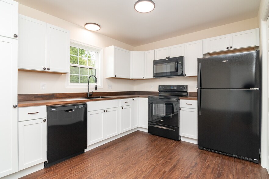 More Photos Of 105 E Adams St, Georgetown Apartments For Sale