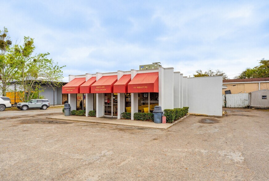More Photos Of 111 Ribaut Rd, Beaufort General Retail For Sale