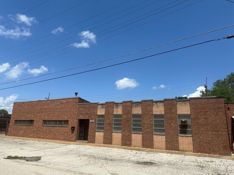 More Photos Of 8443-8451 Wabash Ave, Saint Louis Manufacturing For Sale