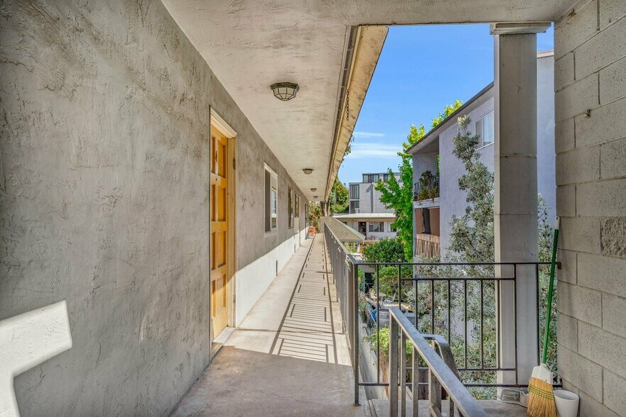 More Photos Of 262 Hanover Ave, Oakland Apartments For Sale