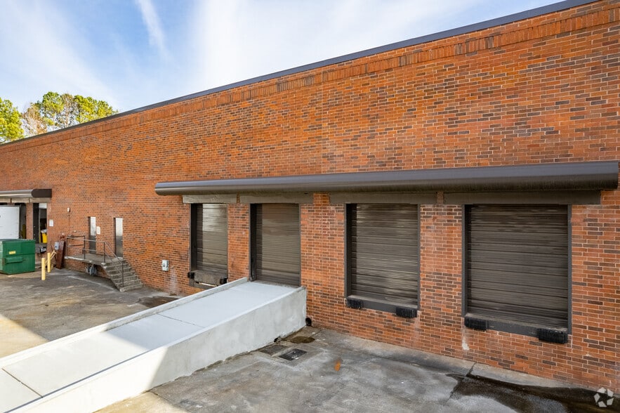 More Photos Of 5425 Peachtree Industrial Blvd, Peachtree Corners Distribution For Lease