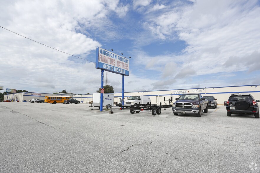 More Photos Of 4400 US Highway 19 N, Saint Petersburg Warehouse For Lease