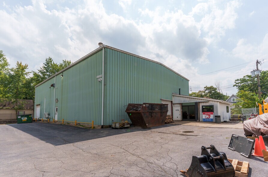 More Photos Of 722 Ketcham St, Indianapolis Warehouse For Sale