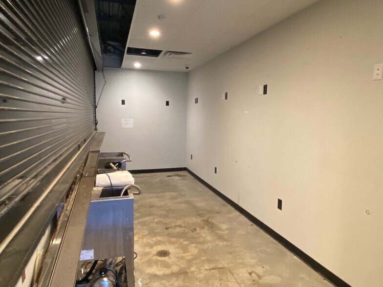 More Photos Of 2120 Ingersoll Ave, Des Moines Restaurant For Lease