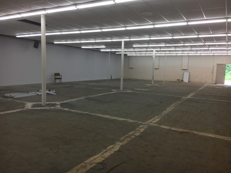 More Photos Of 4668 W Grand River Rd, Webberville Storefront For Lease