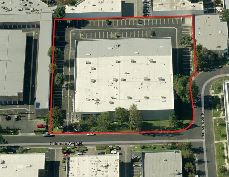 More Photos Of 5155 Goldman Ave, Moorpark Manufacturing For Lease