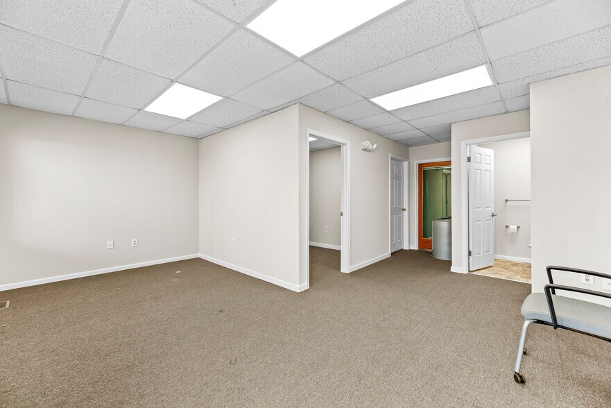 More Photos Of 10351 Southern Maryland Blvd, Dunkirk Office For Sale