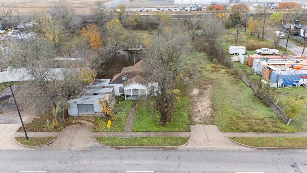 More Photos Of 921 W 2nd St, Taylor Land For Sale