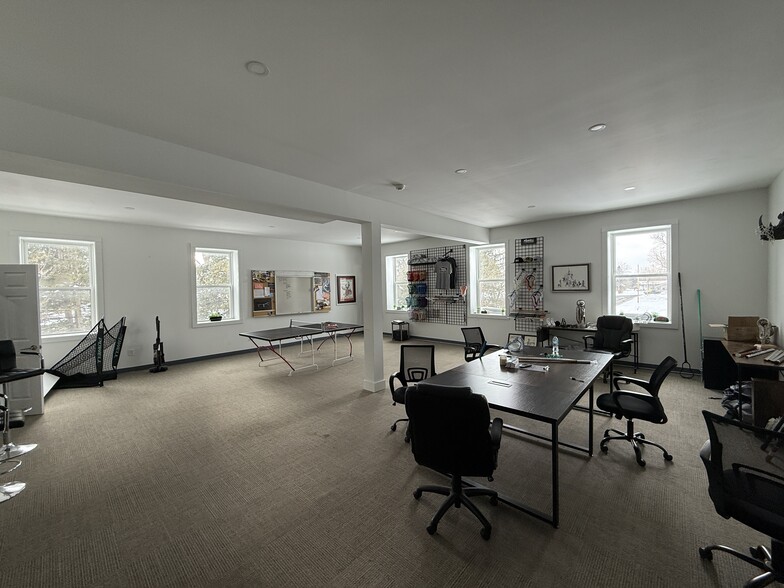 More Photos Of 11 Pottery Rd, Sullivan Unknown For Lease