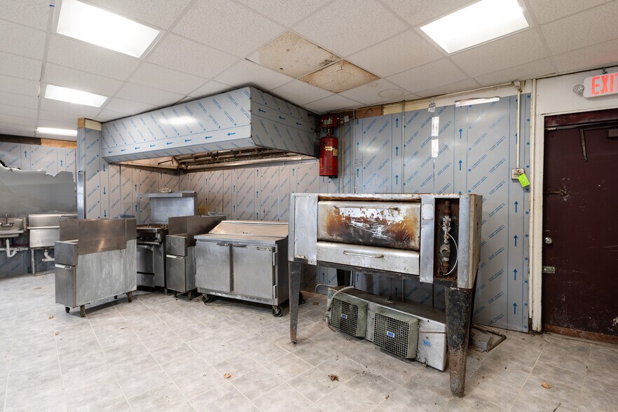 More Photos Of 392 Lyell Ave, Rochester Bar For Sale