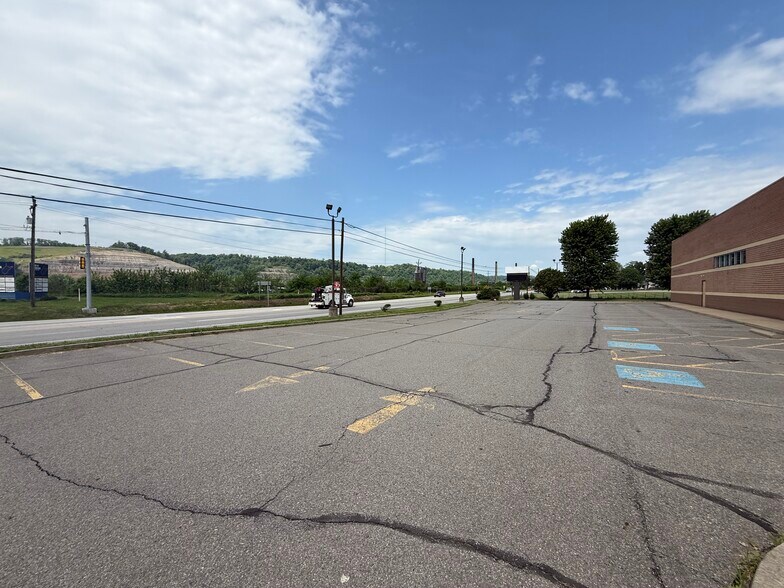 More Photos Of 1600 Main St, Follansbee Drugstore For Lease