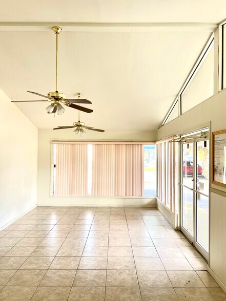 More Photos Of 4306 University Blvd S, Jacksonville Medical For Sale