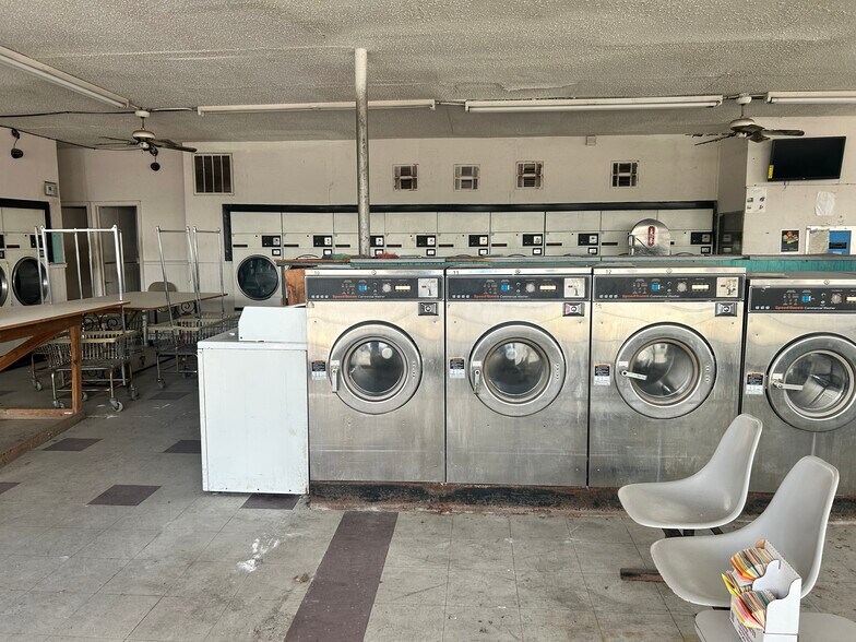 More Photos Of 5602 Cavalcade St, Houston Storefront For Sale