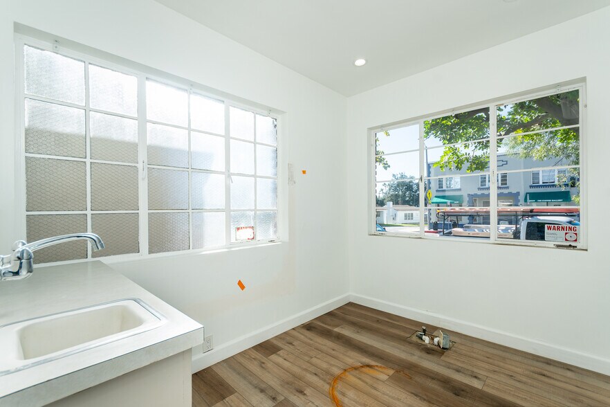More Photos Of 2028 Lake Ave, Altadena Office For Sale