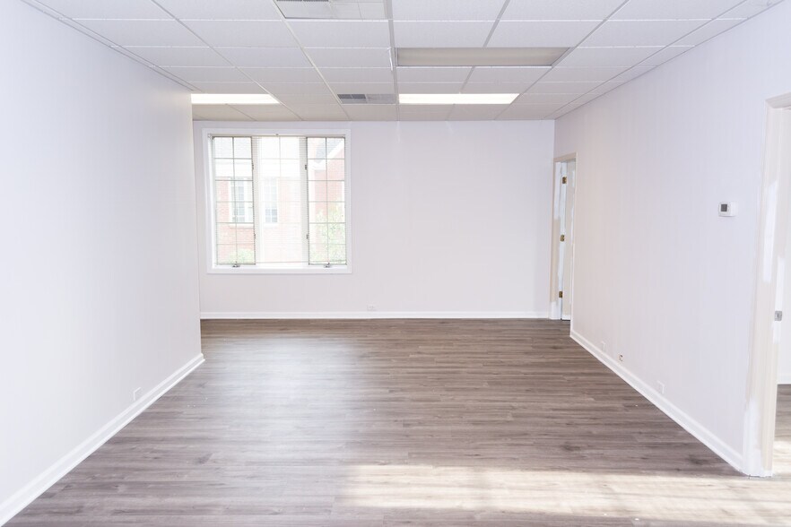 More Photos Of 812-824 Courtyard Dr, Hillsborough Medical For Lease