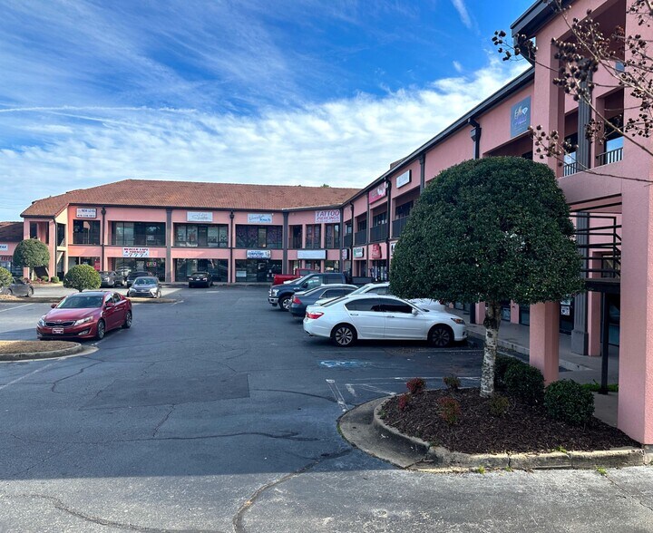 More Photos Of 3706 Mercer University Dr, Macon-Bibb Storefront Retail Office For Lease