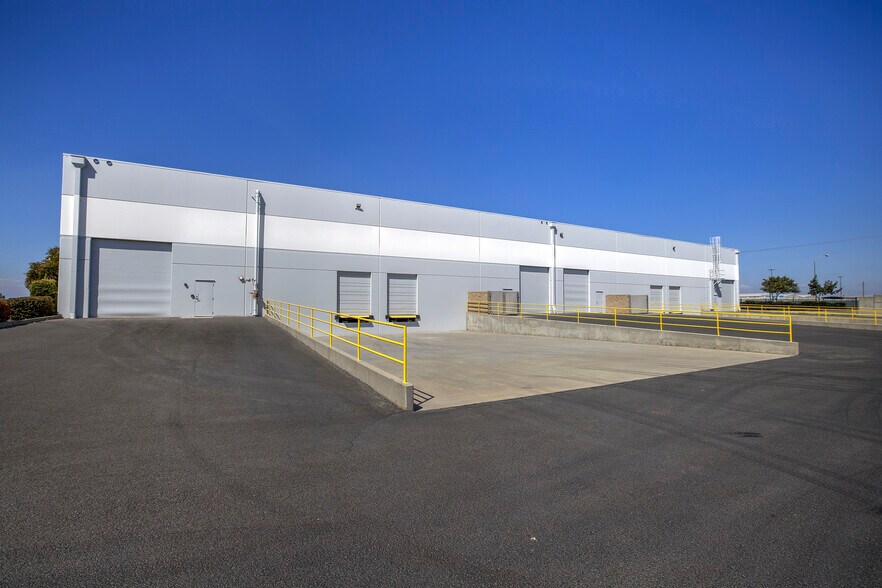 More Photos Of 3173 Del Este Ave, Modesto Distribution For Lease