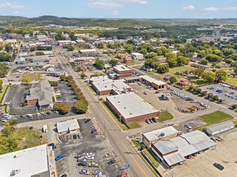 More Photos Of 506 College St W, Fayetteville Office Residential For Sale