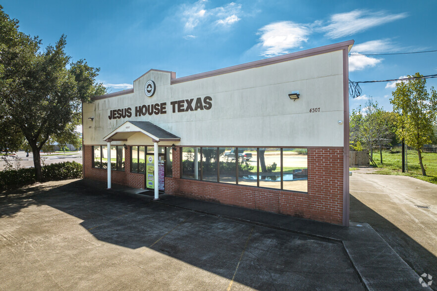 Primary Photo Of 4307 S Main St, Stafford General Retail For Lease