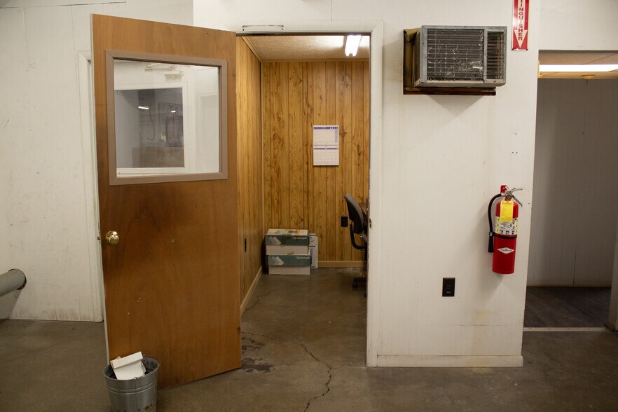 More Photos Of 645 Bellefontaine Ave, Marion Light Distribution For Sale