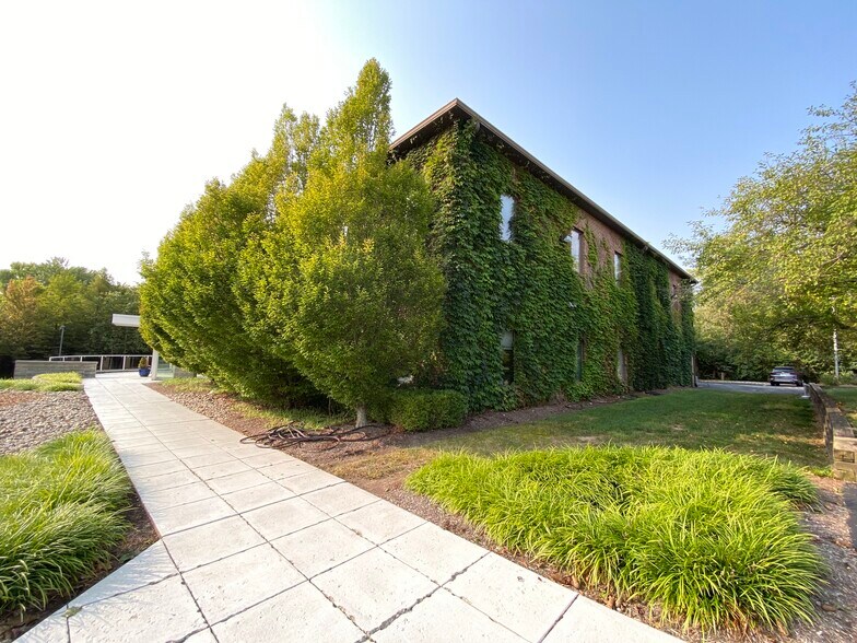 More Photos Of 11712 N Michigan Rd, Zionsville Office For Sale