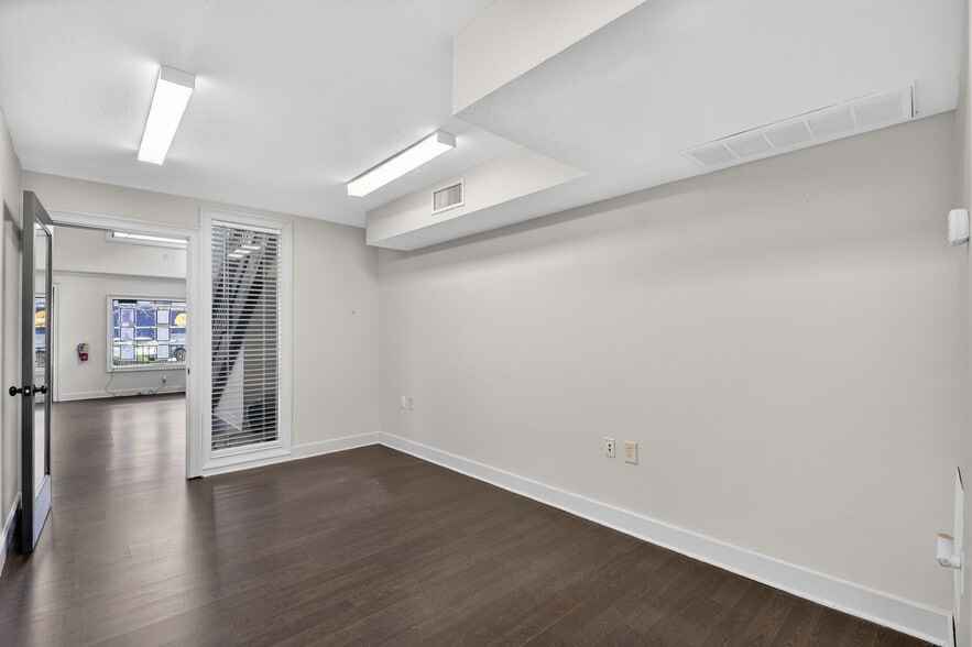 More Photos Of 240 W Main St, Blue Ridge Office For Sale