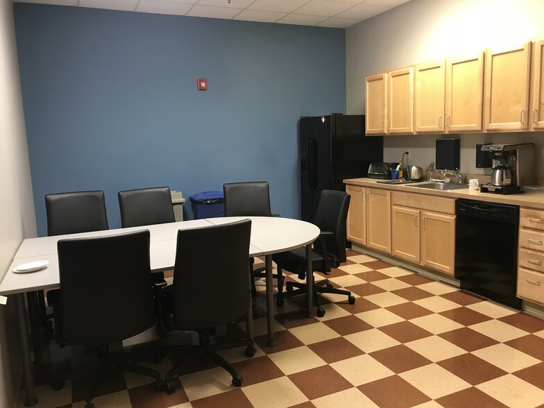 More Photos Of 6500 Technology Center Dr, Indianapolis Light Distribution For Lease