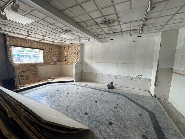 More Photos Of 2515 Merrick Rd, Bellmore Showroom For Sale