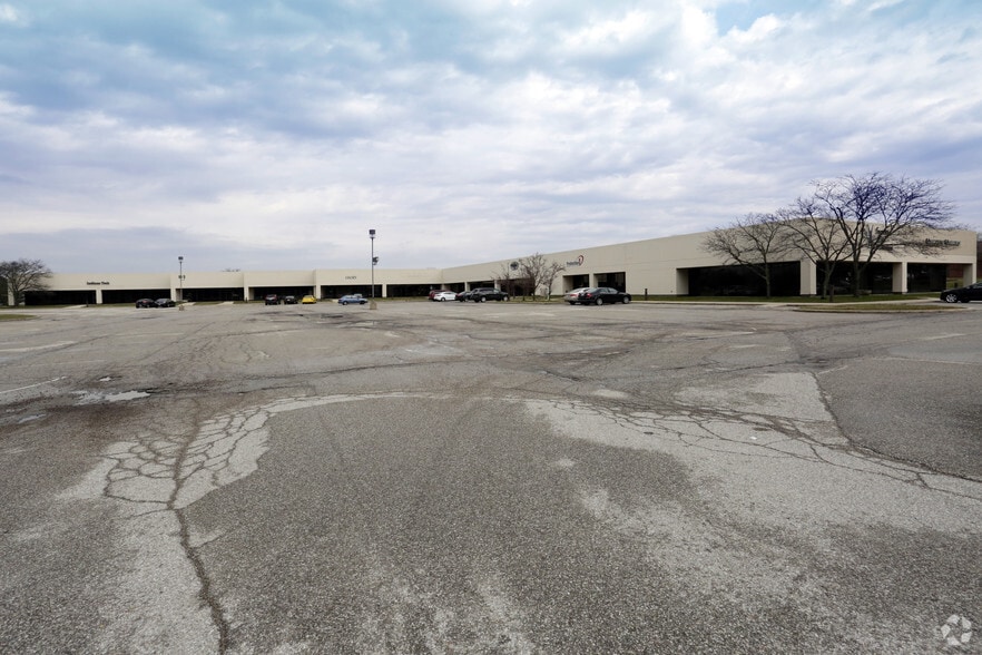 More Photos Of 65 Airport Pky, Greenwood Medical For Lease