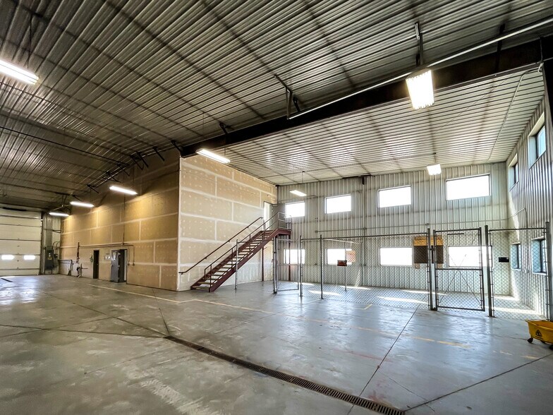 More Photos Of 14472 Commerce Park Blvd, Williston Warehouse For Sale