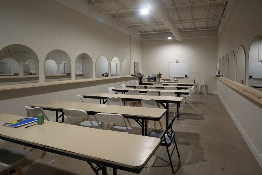 More Photos Of 505 N Seminary St, Florence Office For Sale