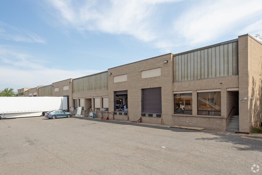 More Photos Of 4116 Walney Rd, Chantilly Flex For Lease