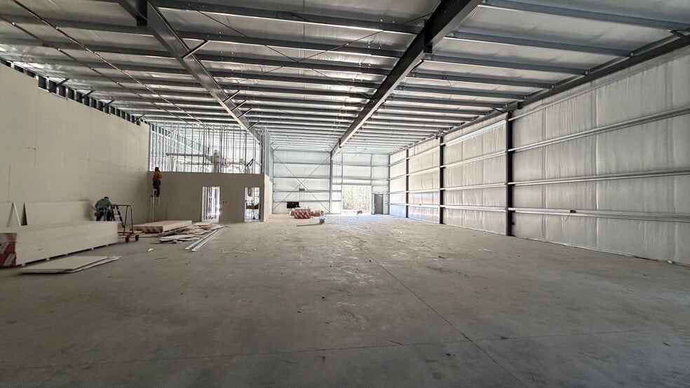 More Photos Of 10342 Highway 78 E, Summerville Warehouse For Lease