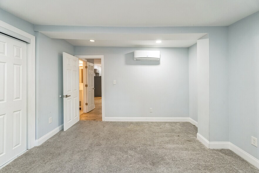 More Photos Of 1835 W 4th St, Wilmington Restaurant For Sale