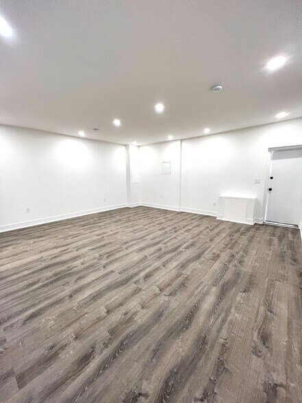 More Photos Of 814-850 Merrick Rd, Baldwin Storefront For Lease