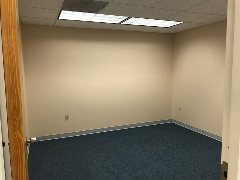 More Photos Of 254 Bridge St, Metuchen Medical For Lease