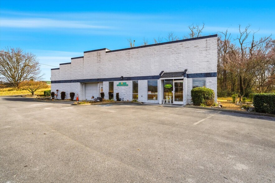More Photos Of 2376 Business Center Cir, Sevierville Freestanding For Sale