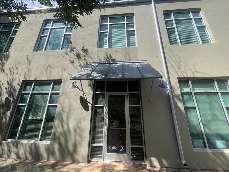 More Photos Of 242 W Sunset Rd, San Antonio Office For Lease